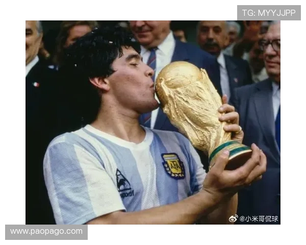 阿根廷队深情怀念马拉多纳：你永远活在我们心中每一天